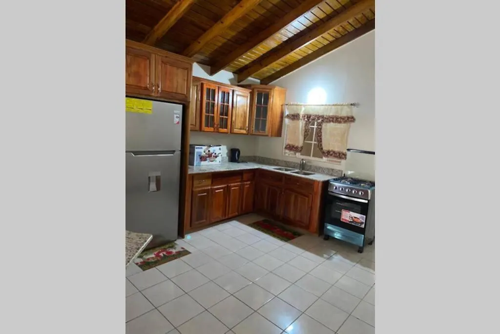 شقة Relax And Enjoy Tranquility @ Peace Palace, Mobay مونتيغو باي جامايكا